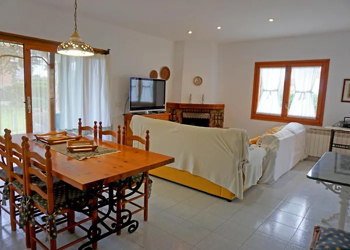 Casa En Con Piscina En La Costa Brava * Viladamat