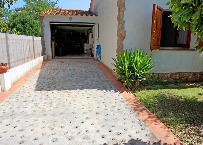 Casa En Con Piscina En La Costa Brava * Viladamat